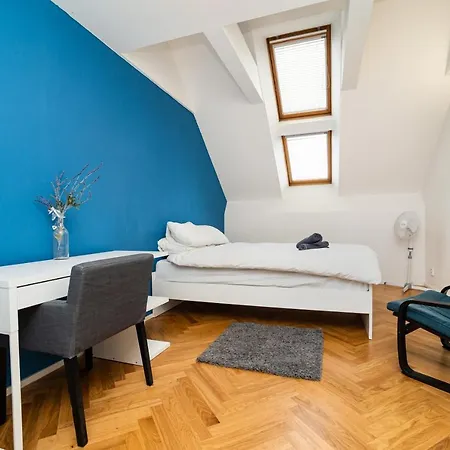 Central, Spacious, Modern 5 Bedrm Duplex W/Balcony Prague Exterior photo