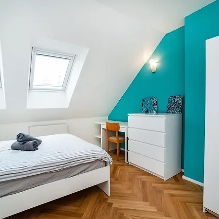 Central, Spacious, Modern 5 Bedrm Duplex W/Balcony Prague Exterior photo