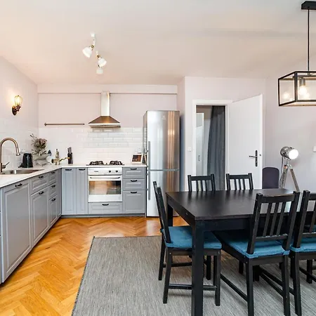 Central, Spacious, Modern 5 Bedrm Duplex W/Balcony Prague Exterior photo