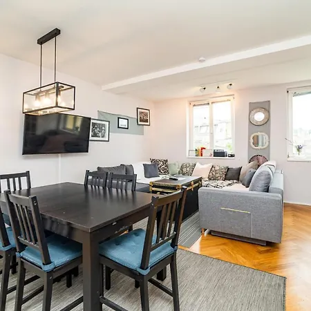 Central, Spacious, Modern 5 Bedrm Duplex W/Balcony Prague Exterior photo