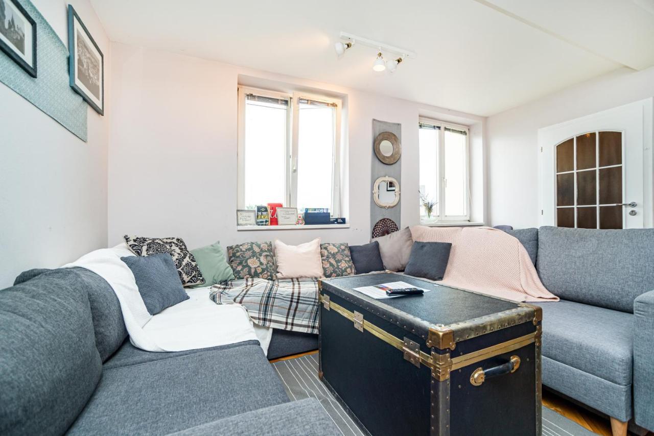Central, Spacious, Modern 5 Bedrm Duplex W/balcony Apartmán *