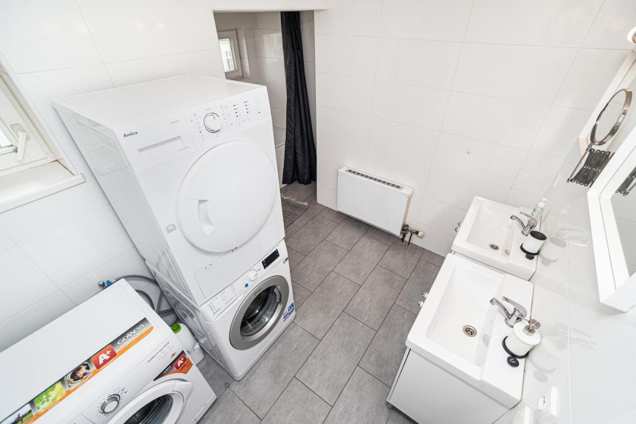 Apartmán Central, Spacious, Modern 5 Bedrm Duplex W/balcony