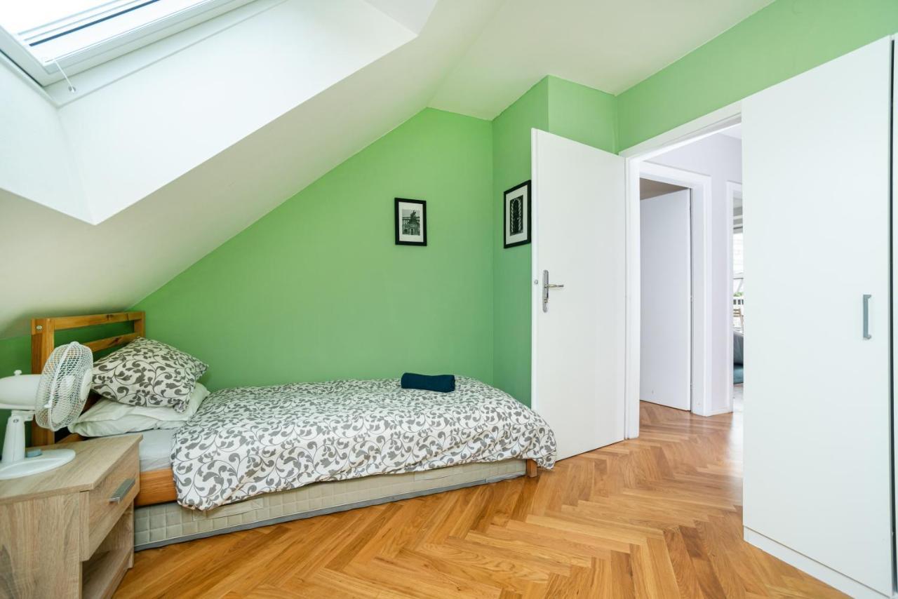 Central, Spacious, Modern 5 Bedrm Duplex W/balcony * Praha