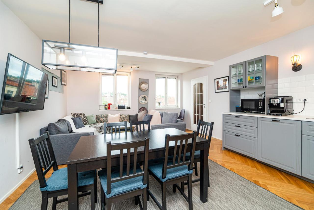 Apartmán Central, Spacious, Modern 5 Bedrm Duplex W/balcony *