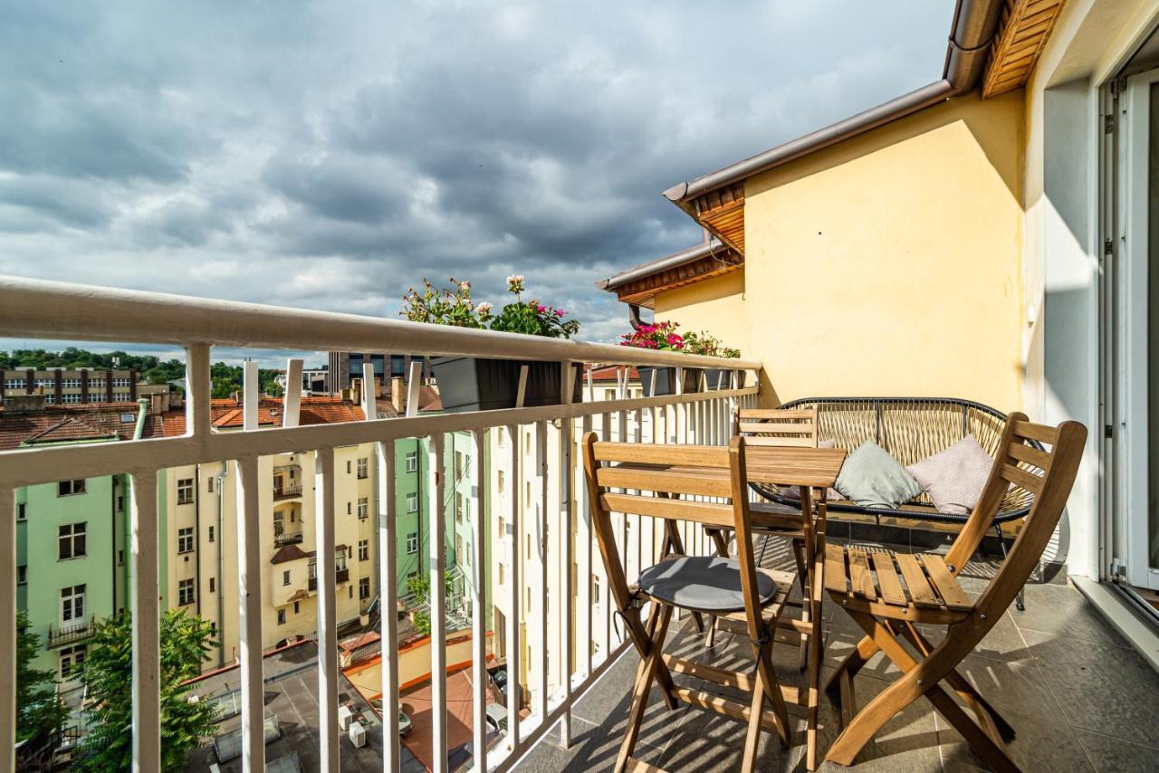Central, Spacious, Modern 5 Bedrm Duplex W/balcony Apartmán