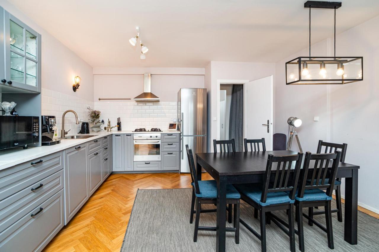 Apartmán Central, Spacious, Modern 5 Bedrm Duplex W/balcony