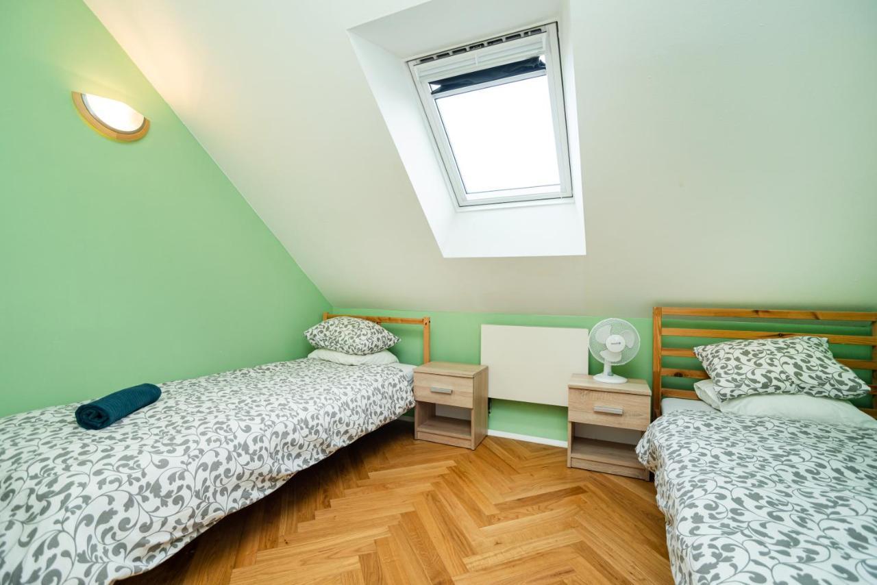 Central, Spacious, Modern 5 Bedrm Duplex W/balcony Appartamento *