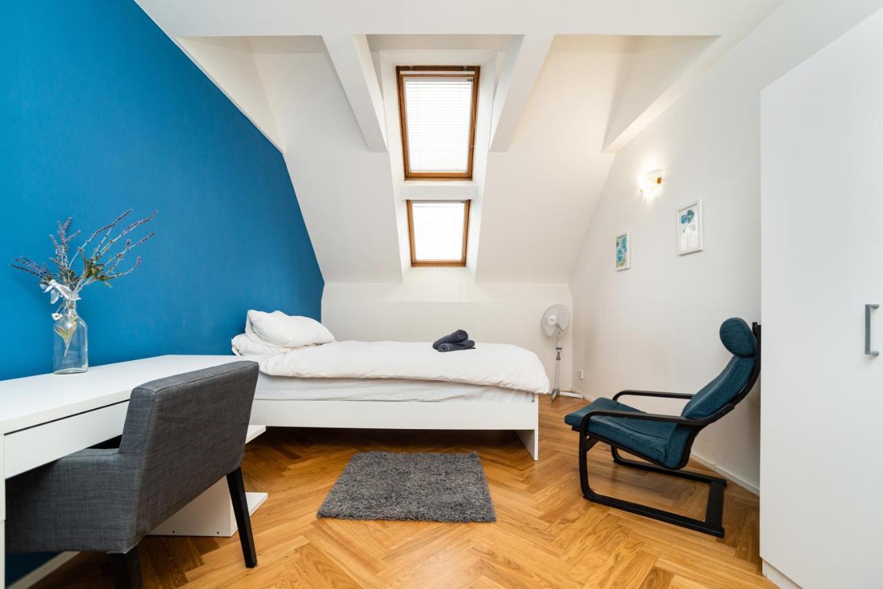 Central, Spacious, Modern 5 Bedrm Duplex W/balcony Praga